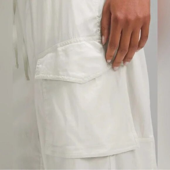 NWT Lululemon Lightweight Adjustable MR Cargo Pant size- LARGE - Picture 4 of 5